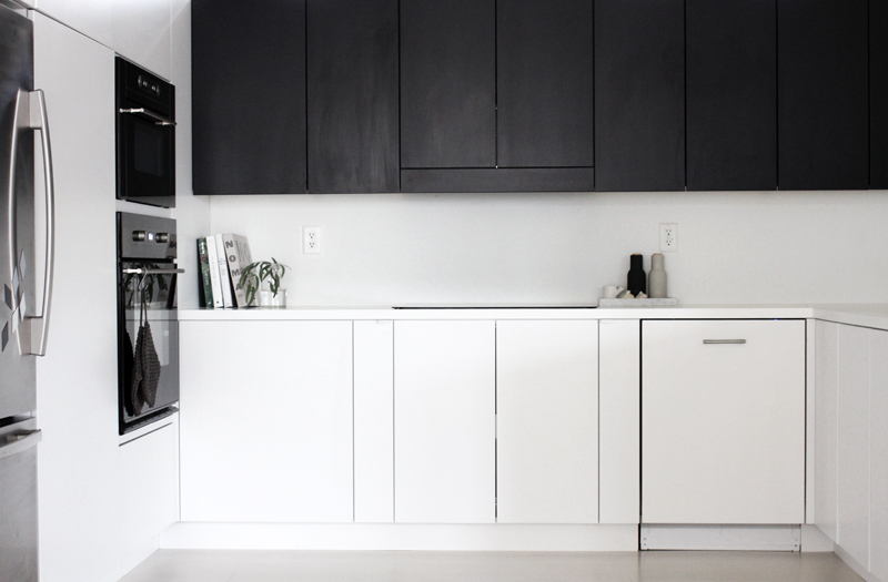 Black and white kitchen cabinetry
