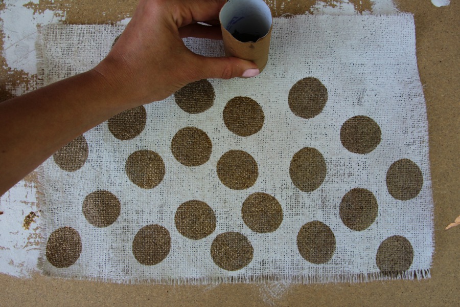 Paint white and cover in gold dots to make a DIY hessian pot holder