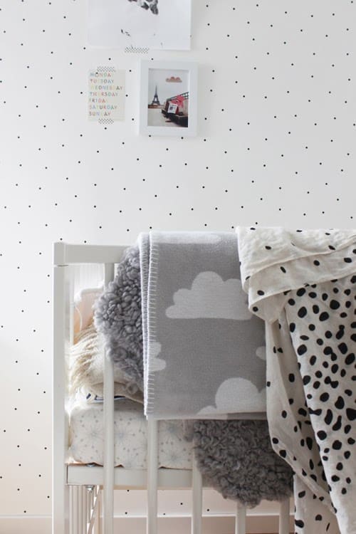 Monochromatic nursery via Hitta Hem