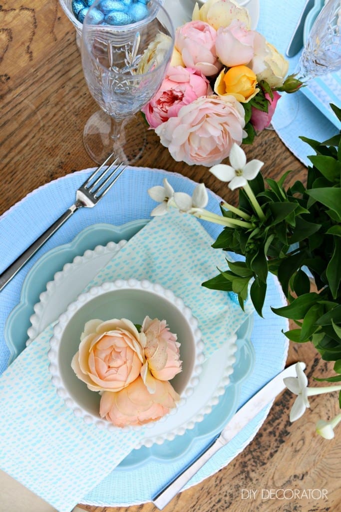 Pale blue Easter Table Setting Ideas