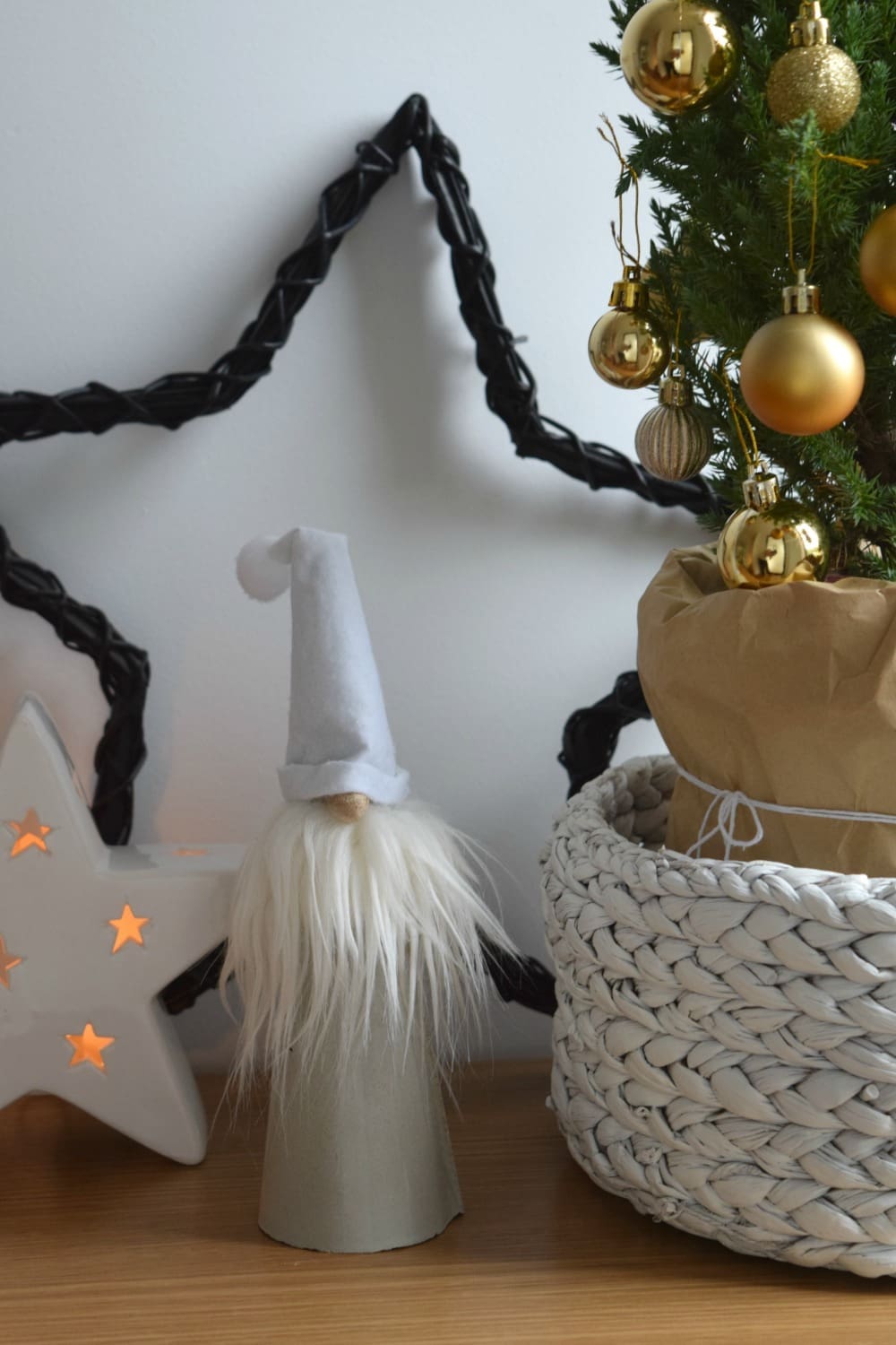 Simple and stylish Santa craft project