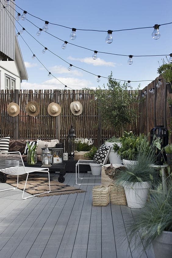 Image via Gardening Living Outdoor dining space