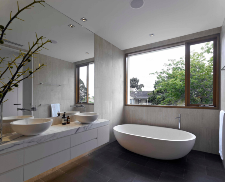 Warm and neutral bathroom