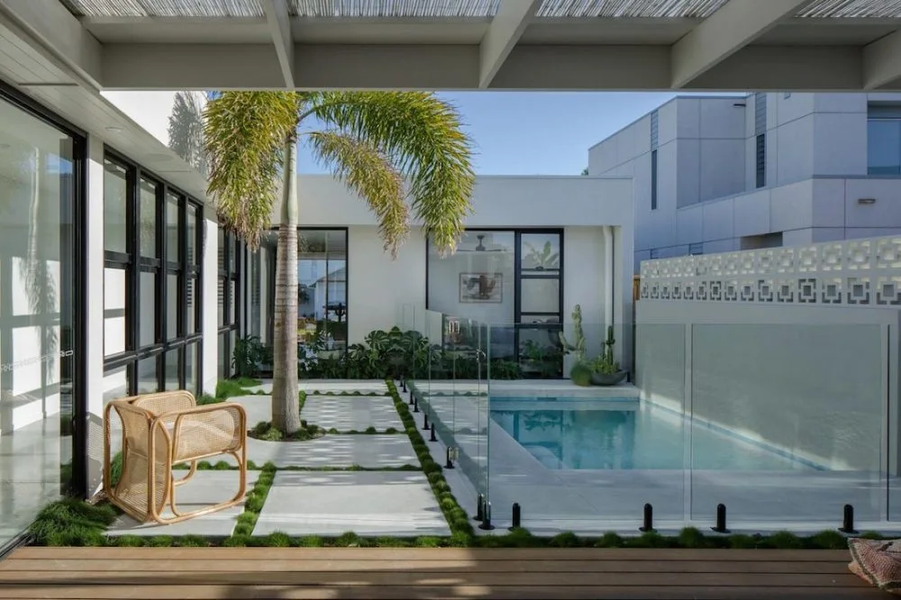 SuncatcherHouse_CreateArchitecture_pool and windows