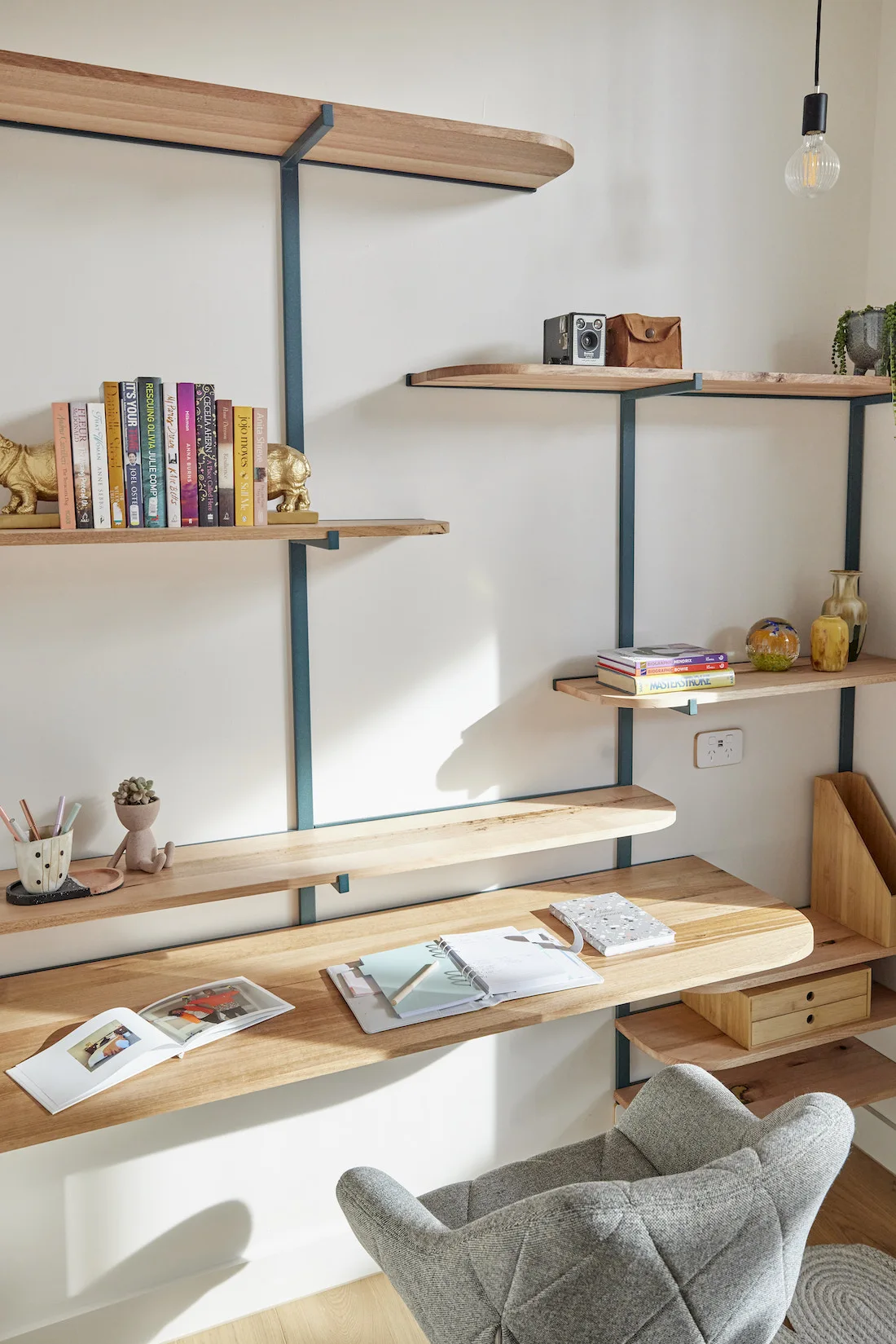 Shelving in study nook