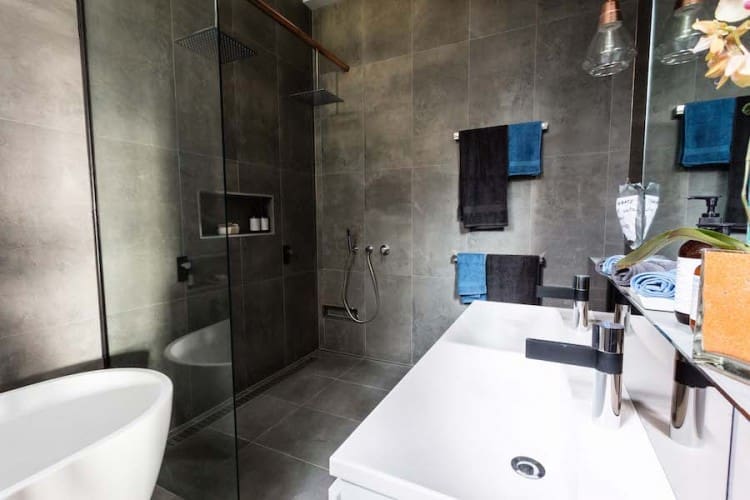 Chris and Jenna ensuite shower