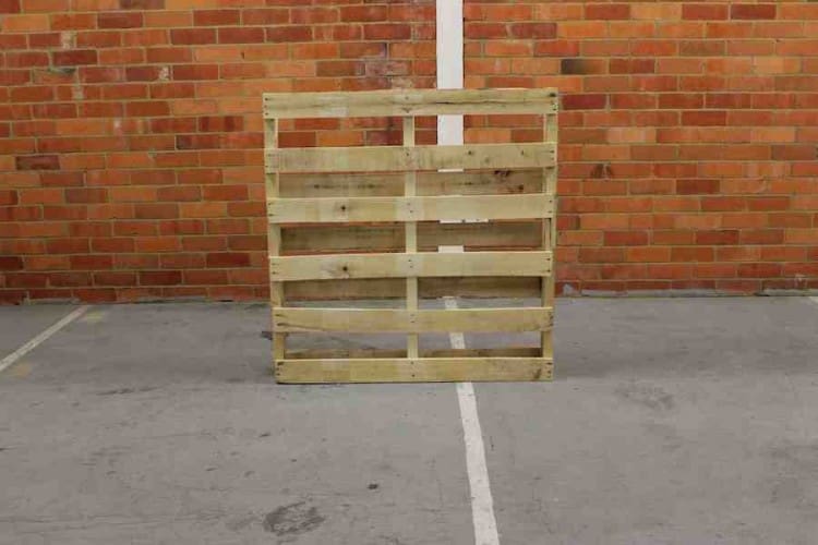 Front of pallet