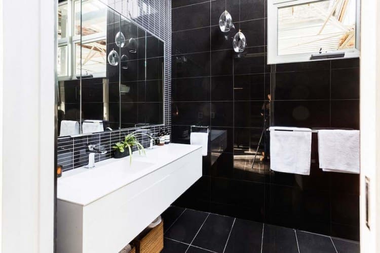 Max and Karstane basin in ensuite