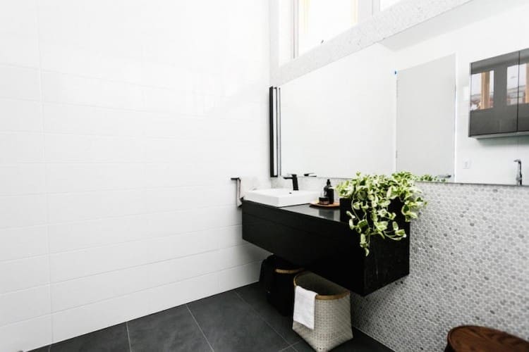 Simon and Shannon powder room