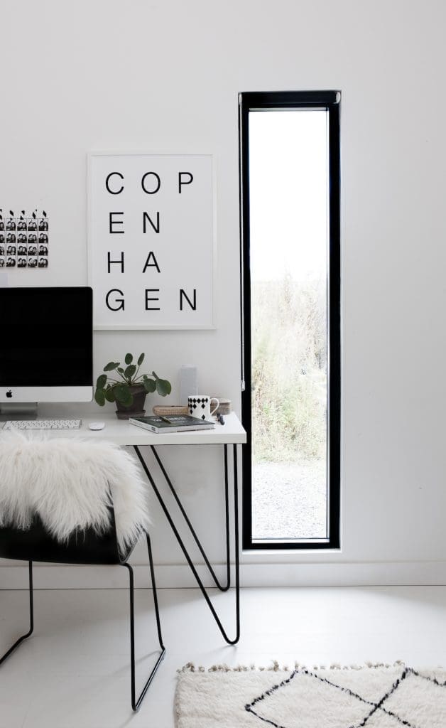 Desk with hairpin legs