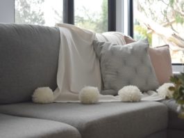 Make your own pom pom throw