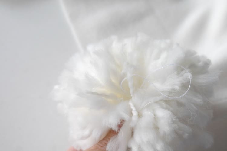 Thread pom pom