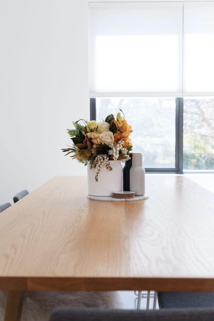 Dining table arrangement