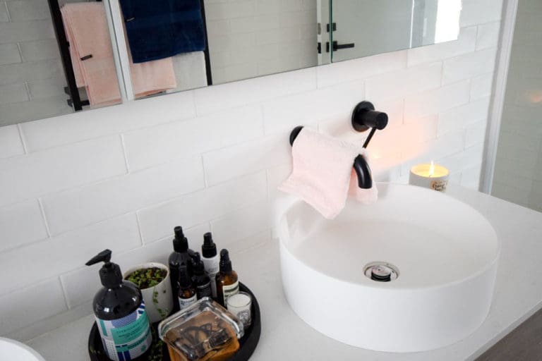 How to style towels Best ideas to hang and display towels in your home