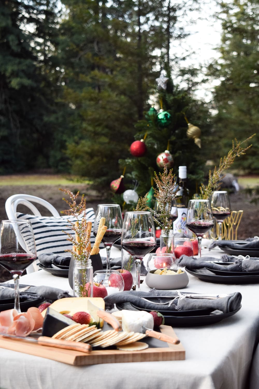 Your guide to hosting Christmas in July in Australia: Decorating, menu