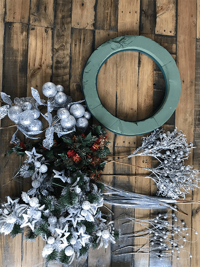 Make a modern Christmas wreath