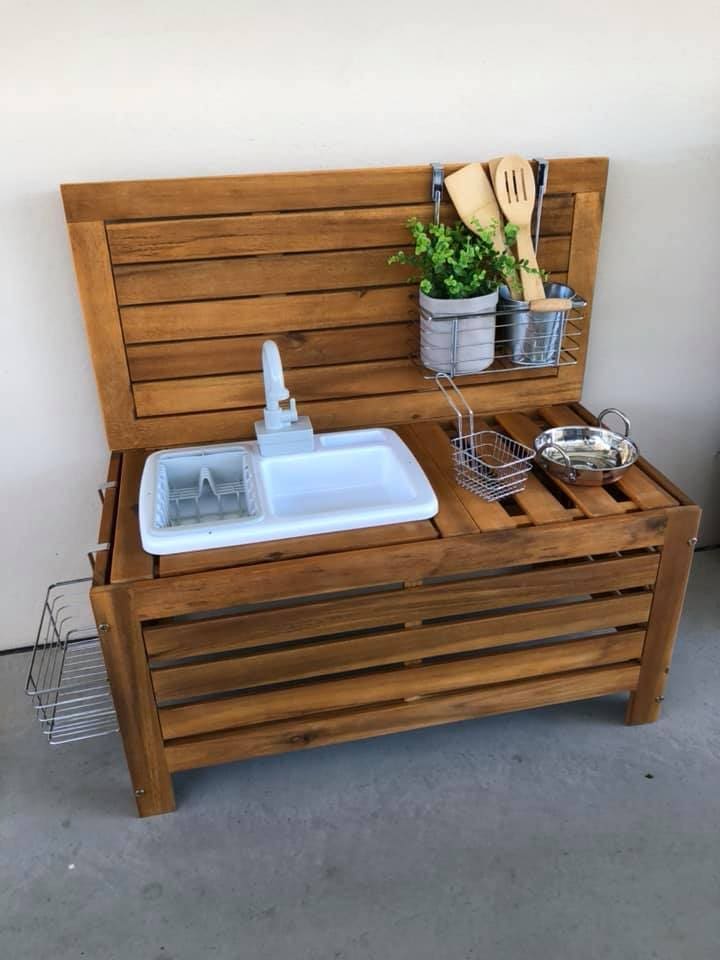 Mud kitchen by Nicole