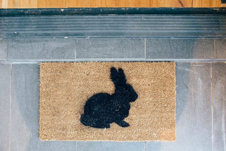 DIY Easter bunny doormat