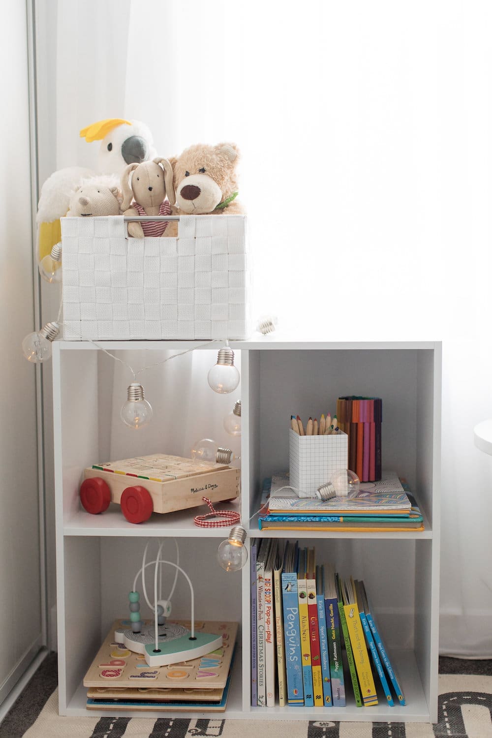 Cube bookshelf