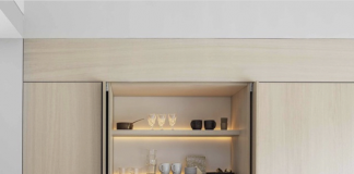 Oak kitchen cabinetry