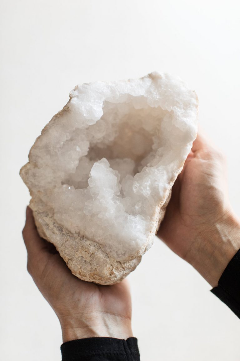 Holding large crystal