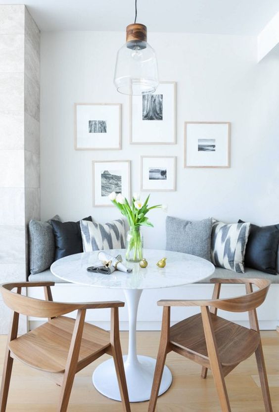 Beautiful breakfast nooks with gallery wall