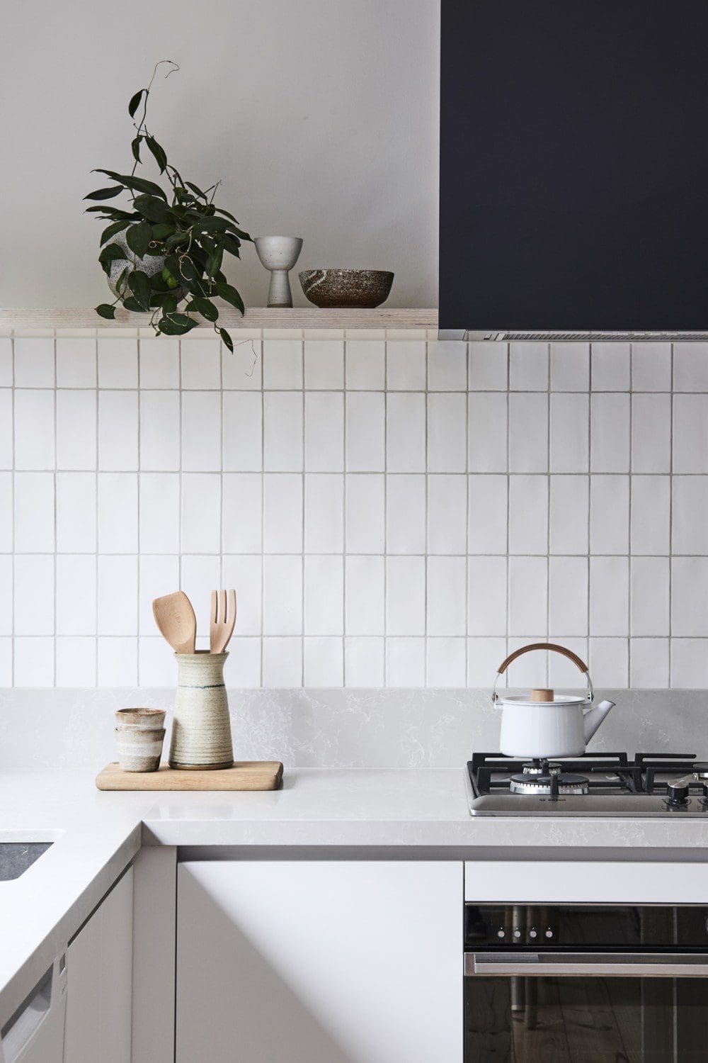 11 types of white kitchen splashback tiles | Style Curator