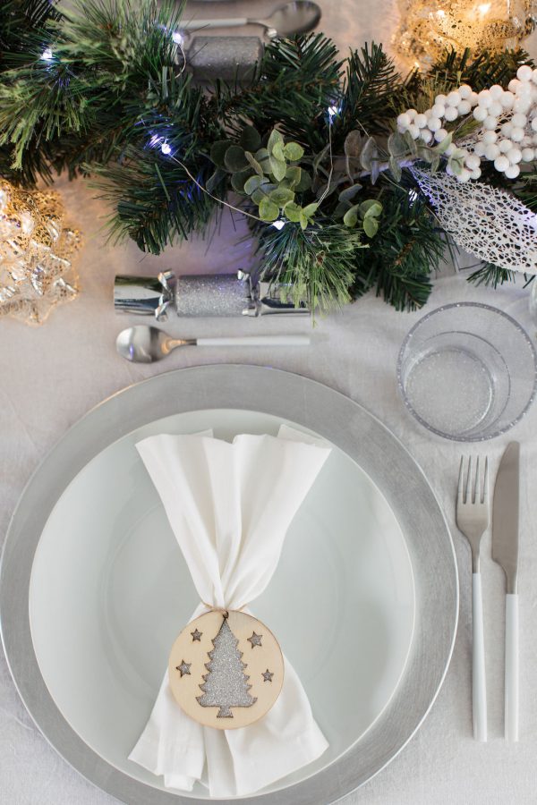 Scandinavian inspired Christmas table styling — that's affordable!