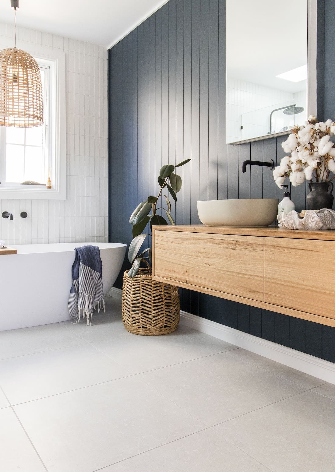 Coastal luxe bathroom panelling walls