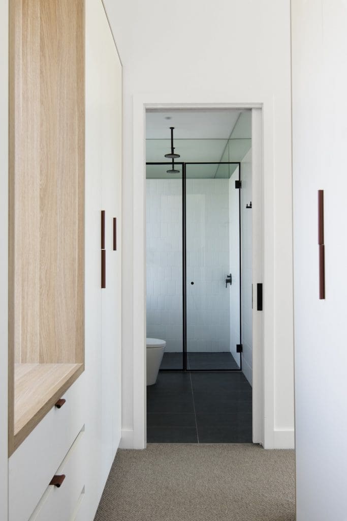 Walk in robe to ensuite