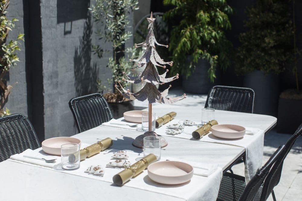 Christmas table styling_hero element