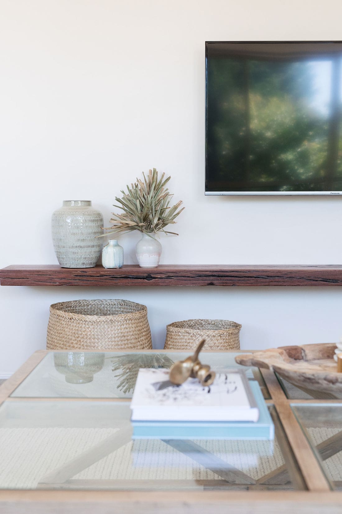 Floating shelf details_wooden shelf