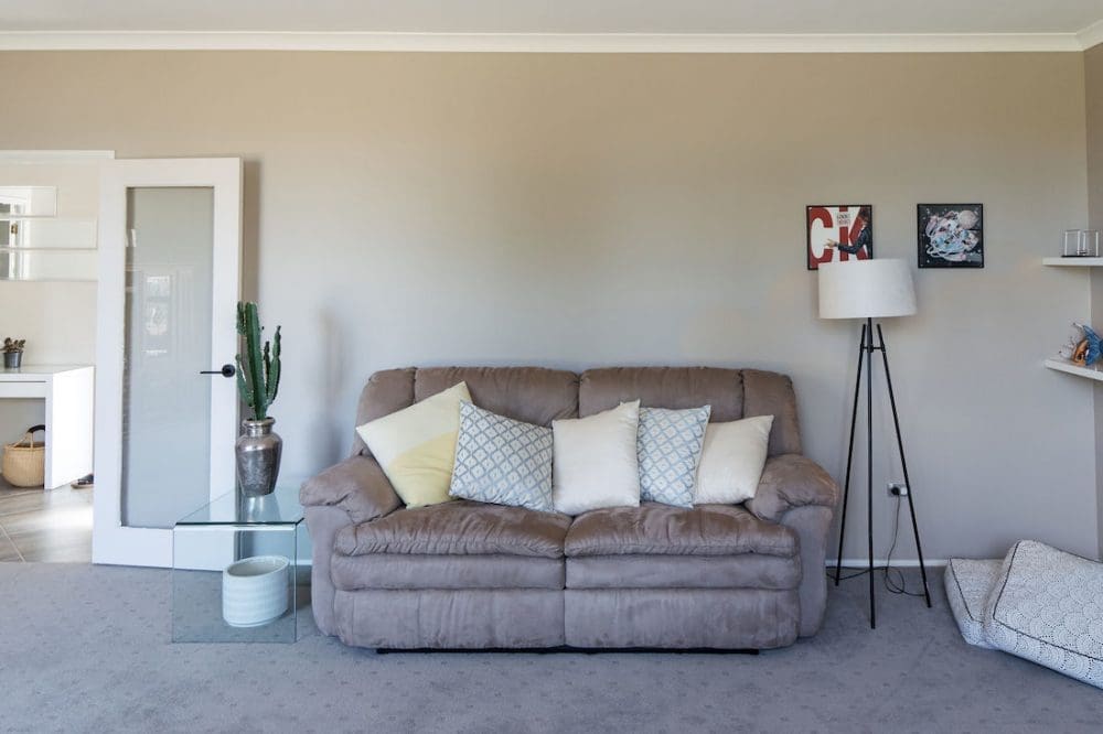 Living room BEFORE_side wall