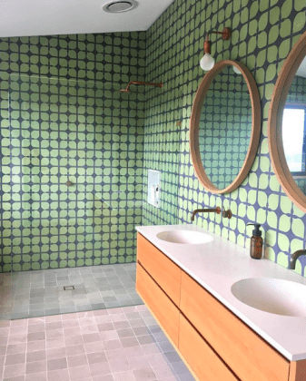 Green bathroom tiles: Inspiration gallery of 10 green tile shapes