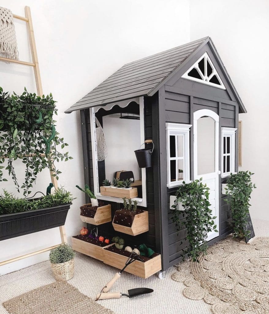 Gardening cubby