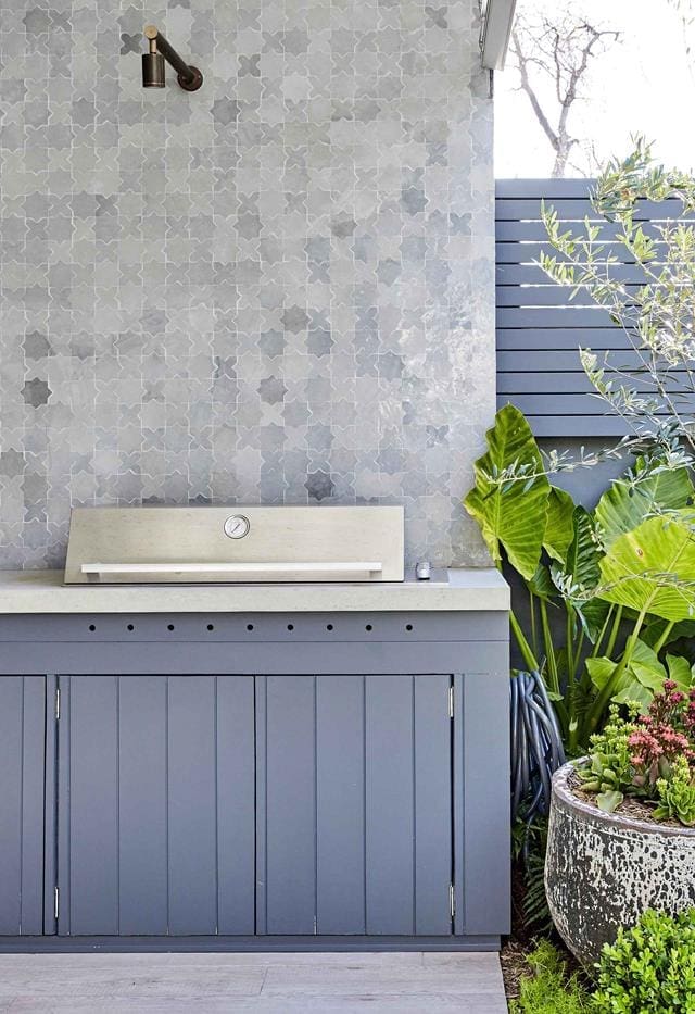 Tile splash back in outdoor BBQ