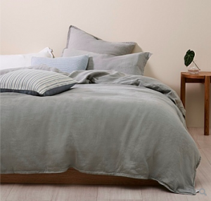 Linen bedding