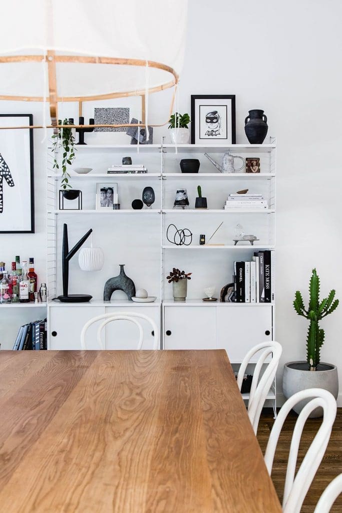 Bask Interiors_dining table and trinkets