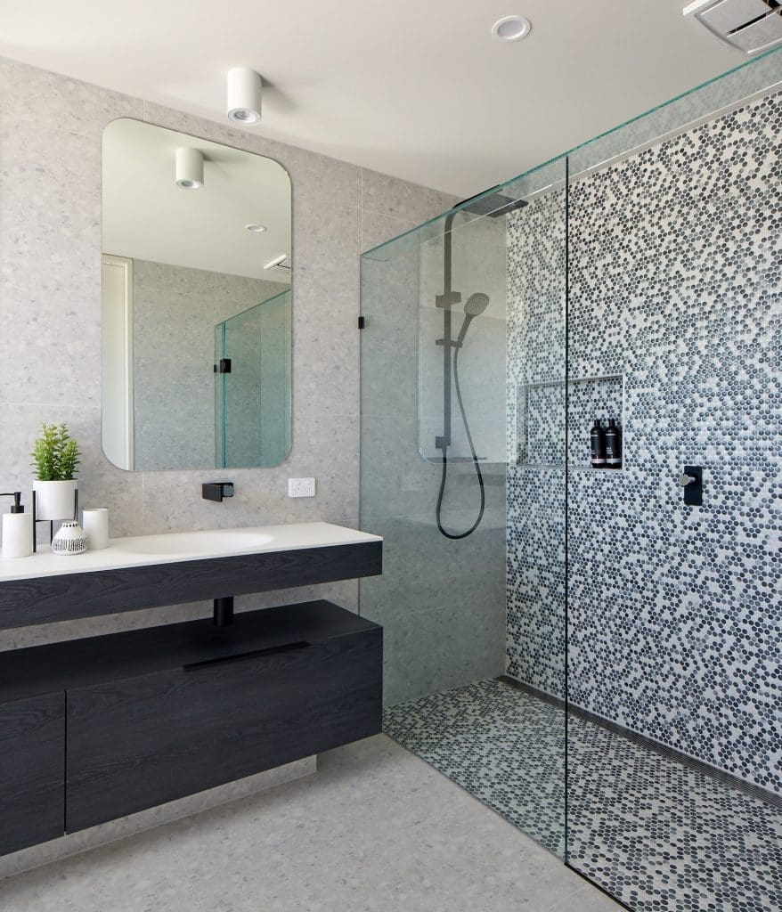 Frameless showerscreen with honeycomb tile