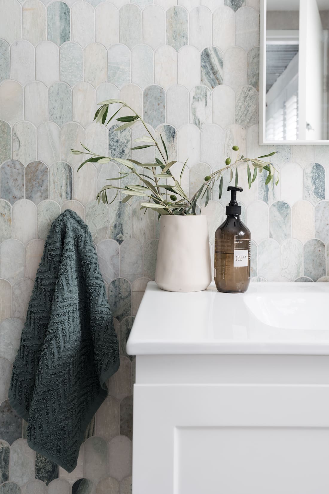 Green tone bathroom styling