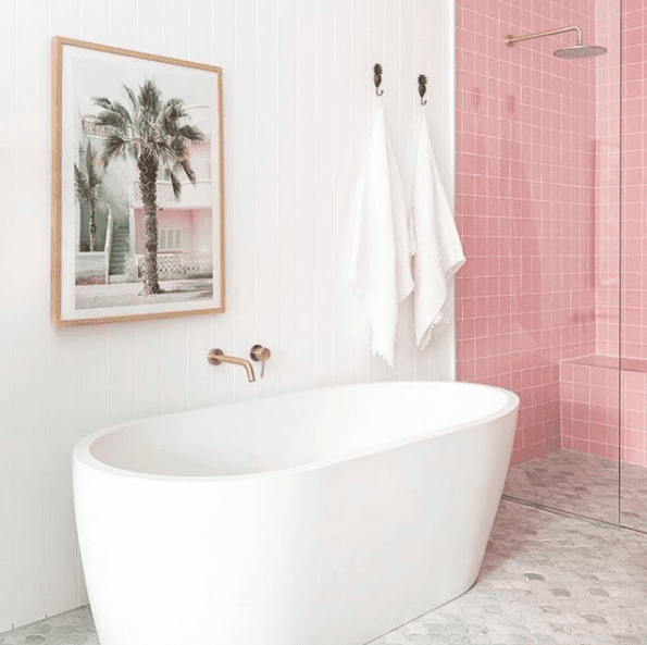 Bilinga Beach Abode_pink bathroom bath