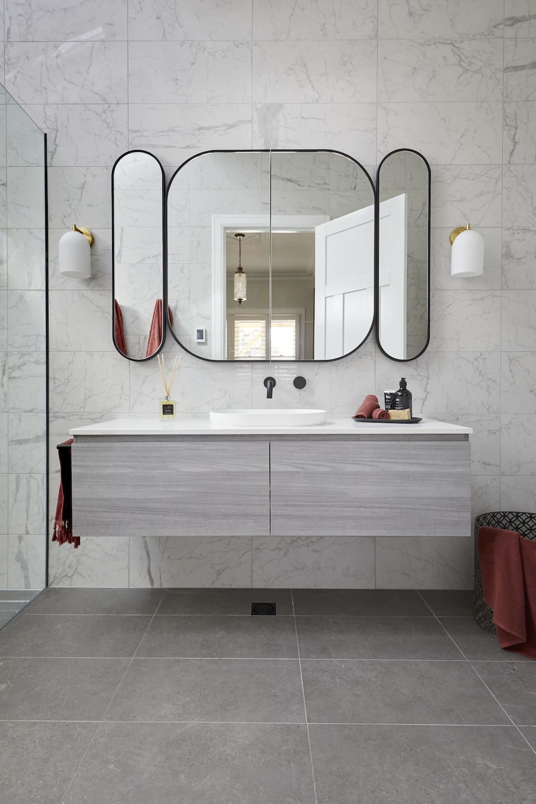 What bathroom mirror to buy depends on the style you want