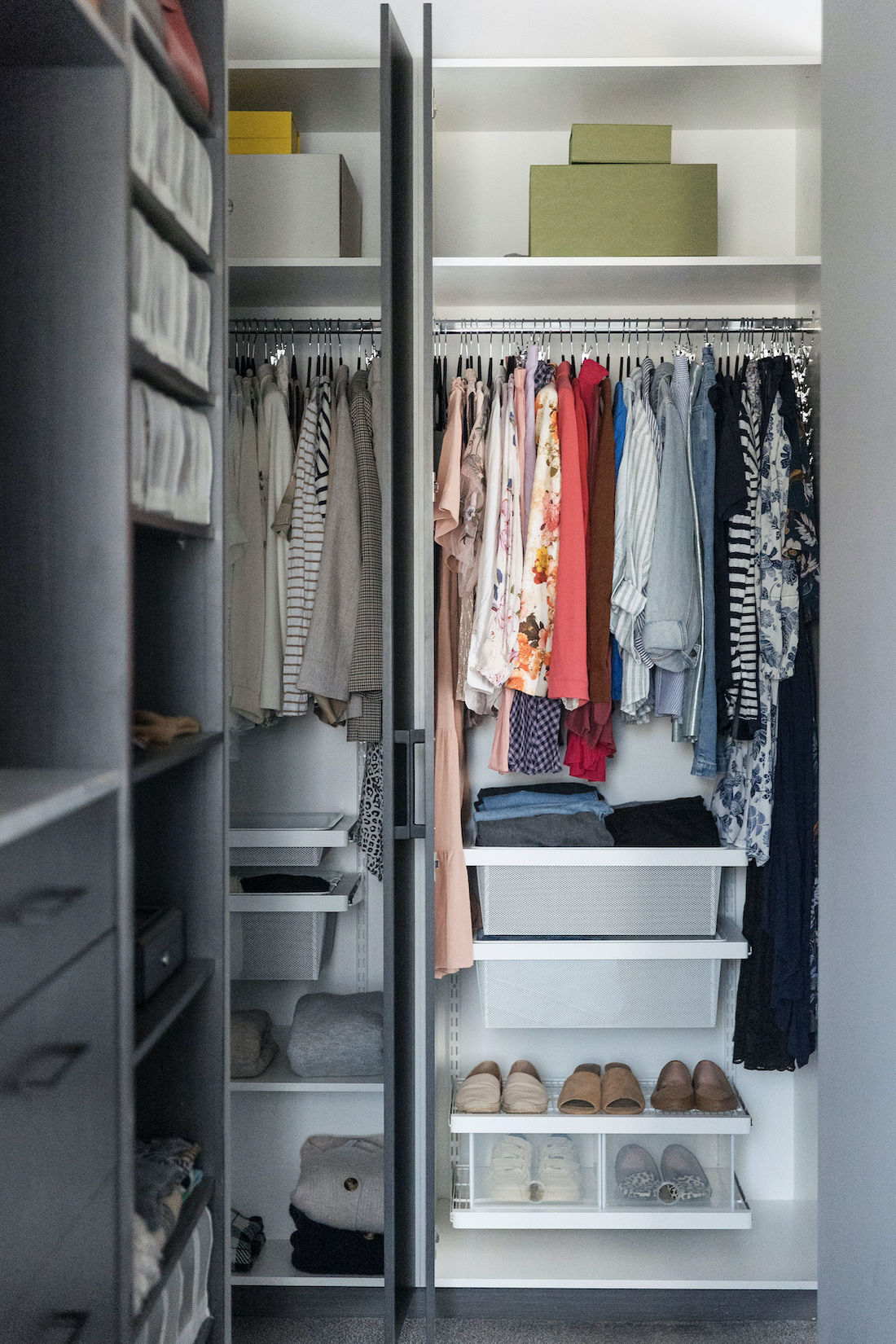 Organising your wardrobe by colour