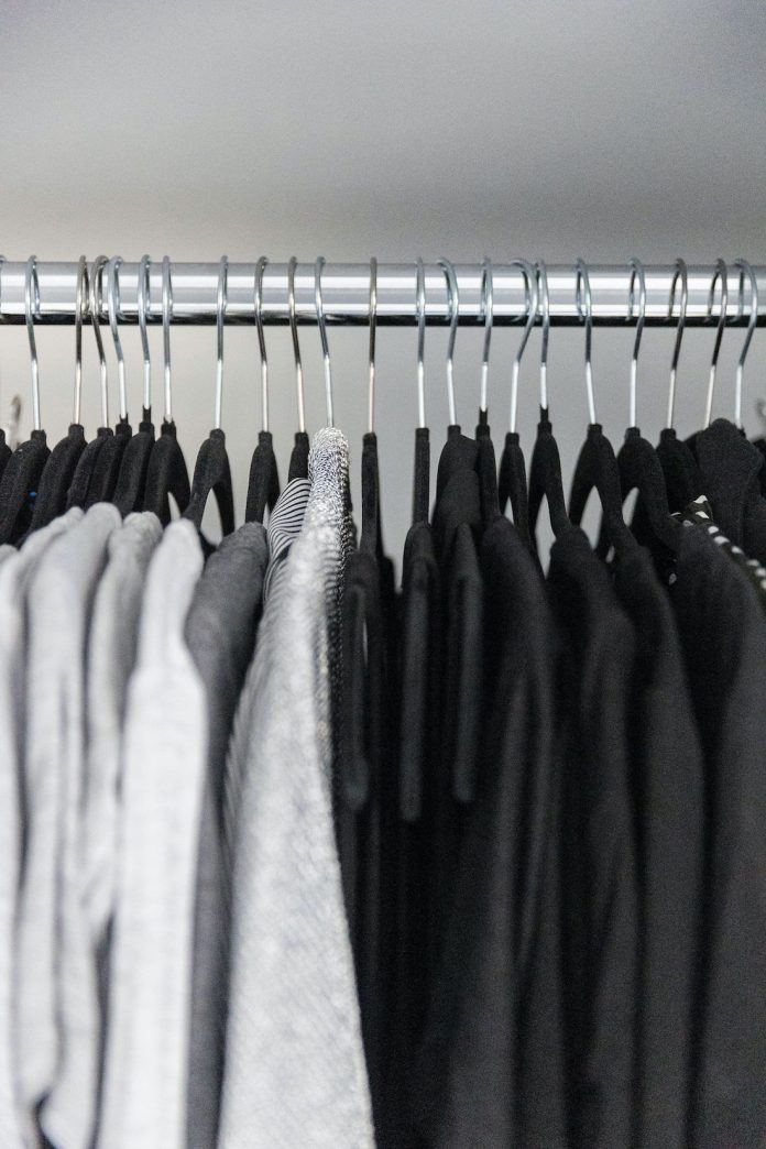 How to organise your wardrobe: Keep your closet organised forever ...