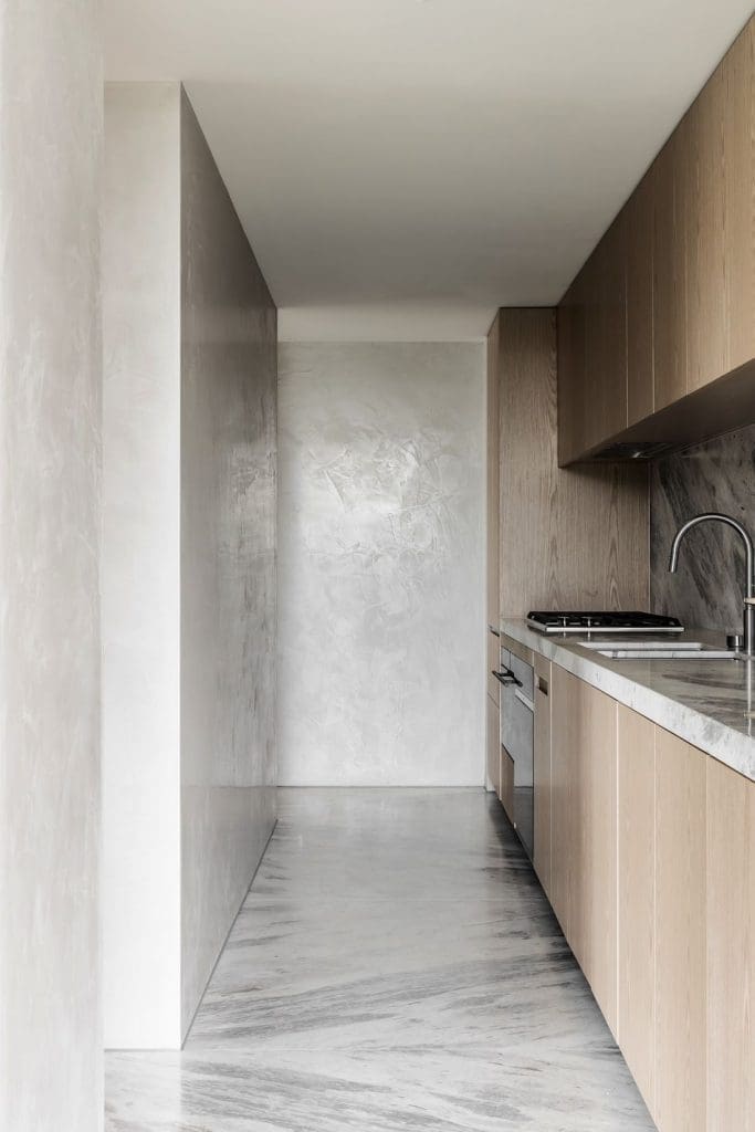 Marble and oak kitchen with polished plaster walls