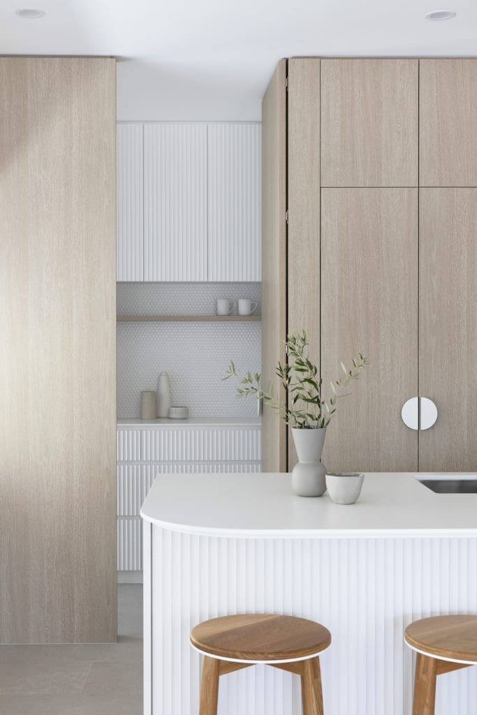 Curved island bench into pantry
