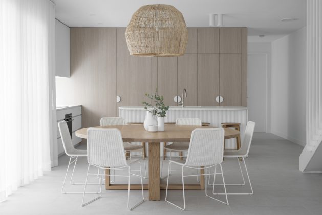 ZS White Contemporary Kitchen With Dining Table 629x420 