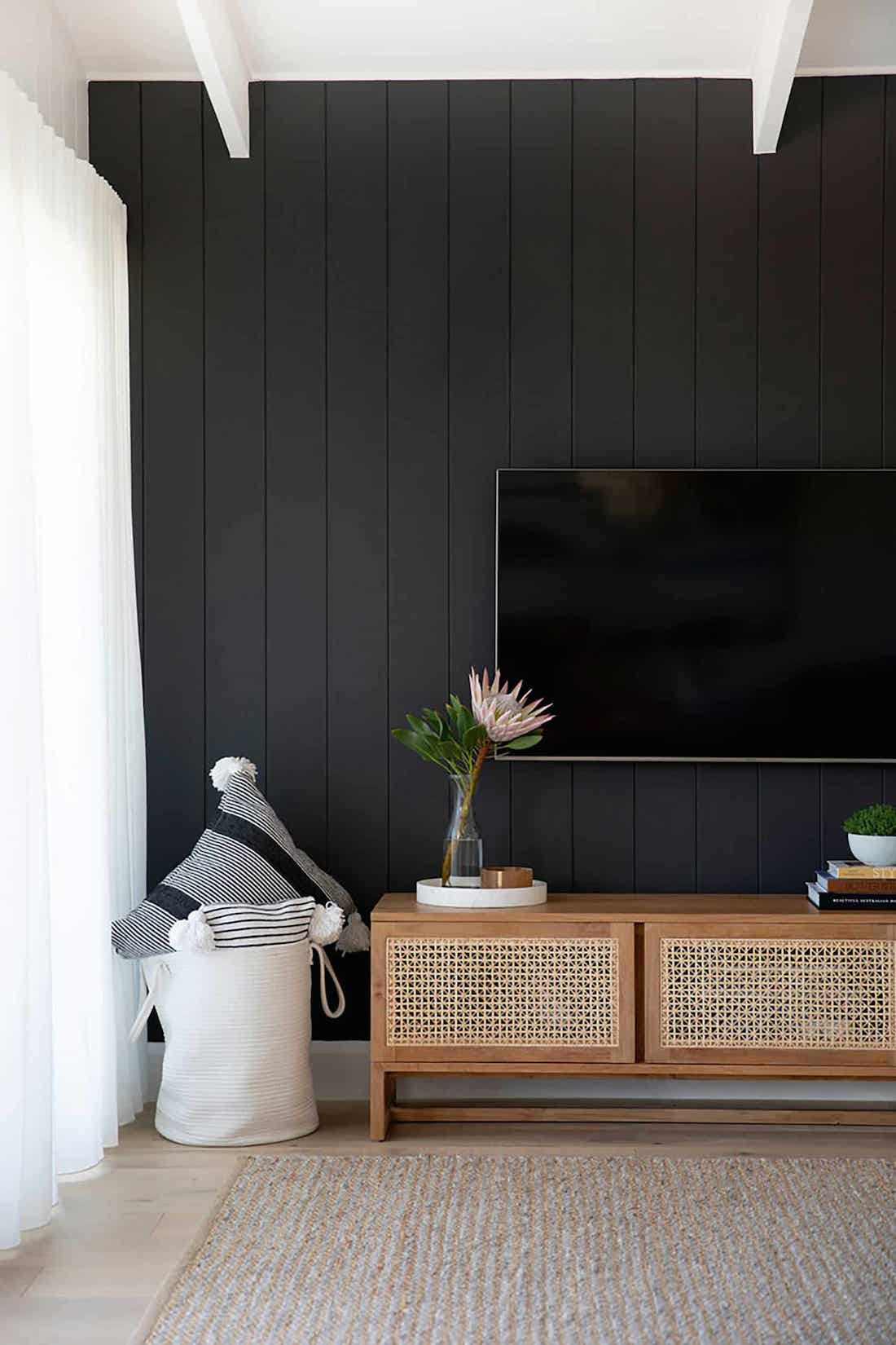 go-bold-and-get-inspired-with-black-walls-style-curator