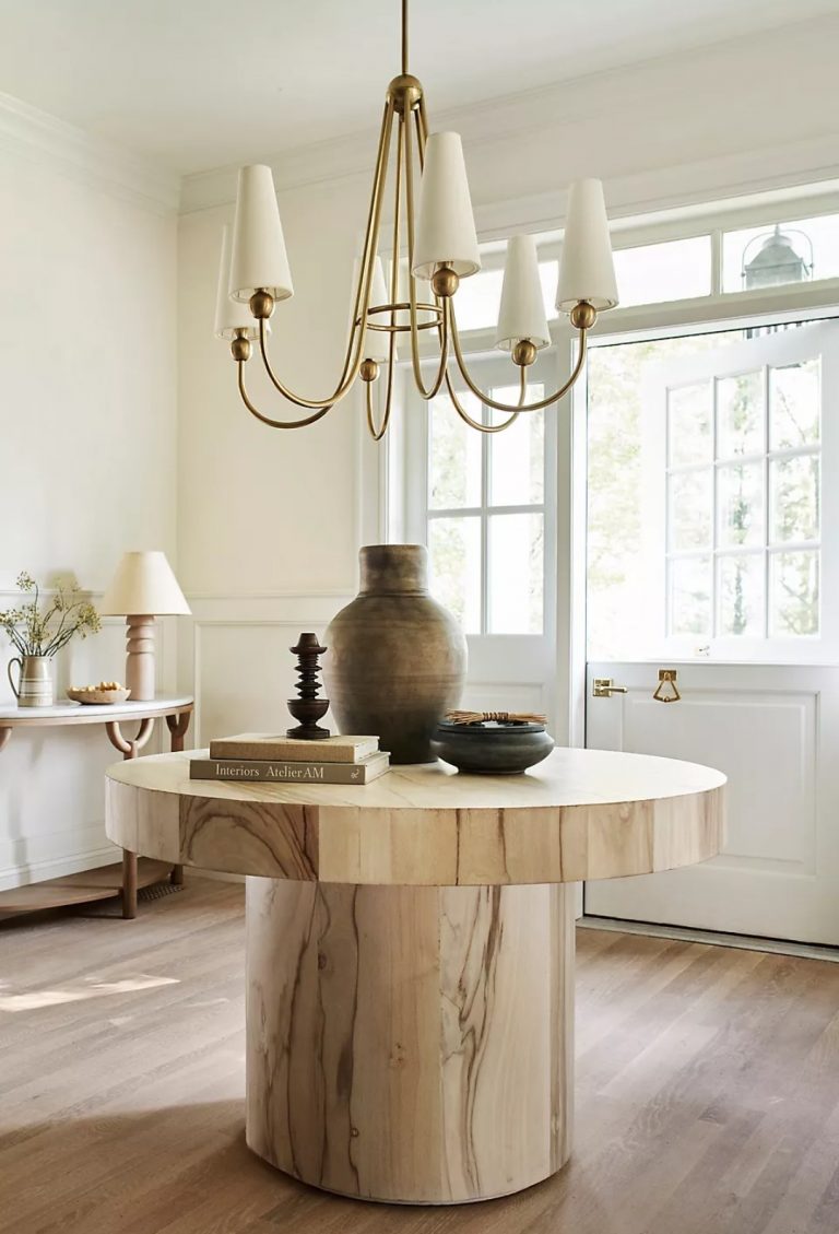 Pedestal table with vignette