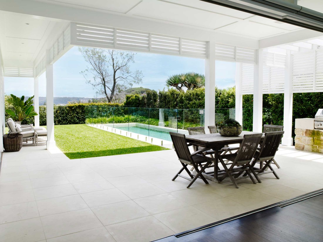 Coastal Australian Hamptons home outdoor dining space
